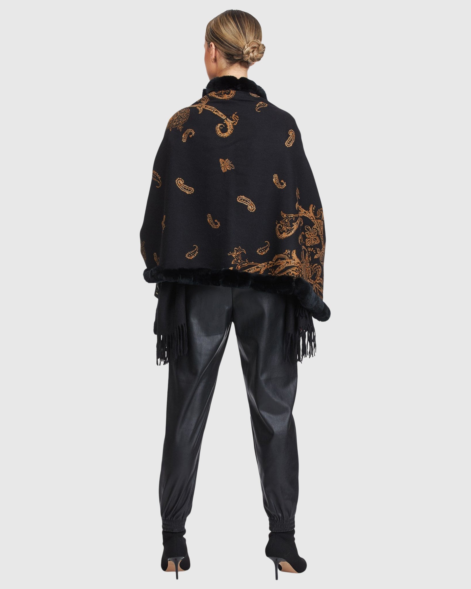 #Color_BLACK GOLD PAISLEY