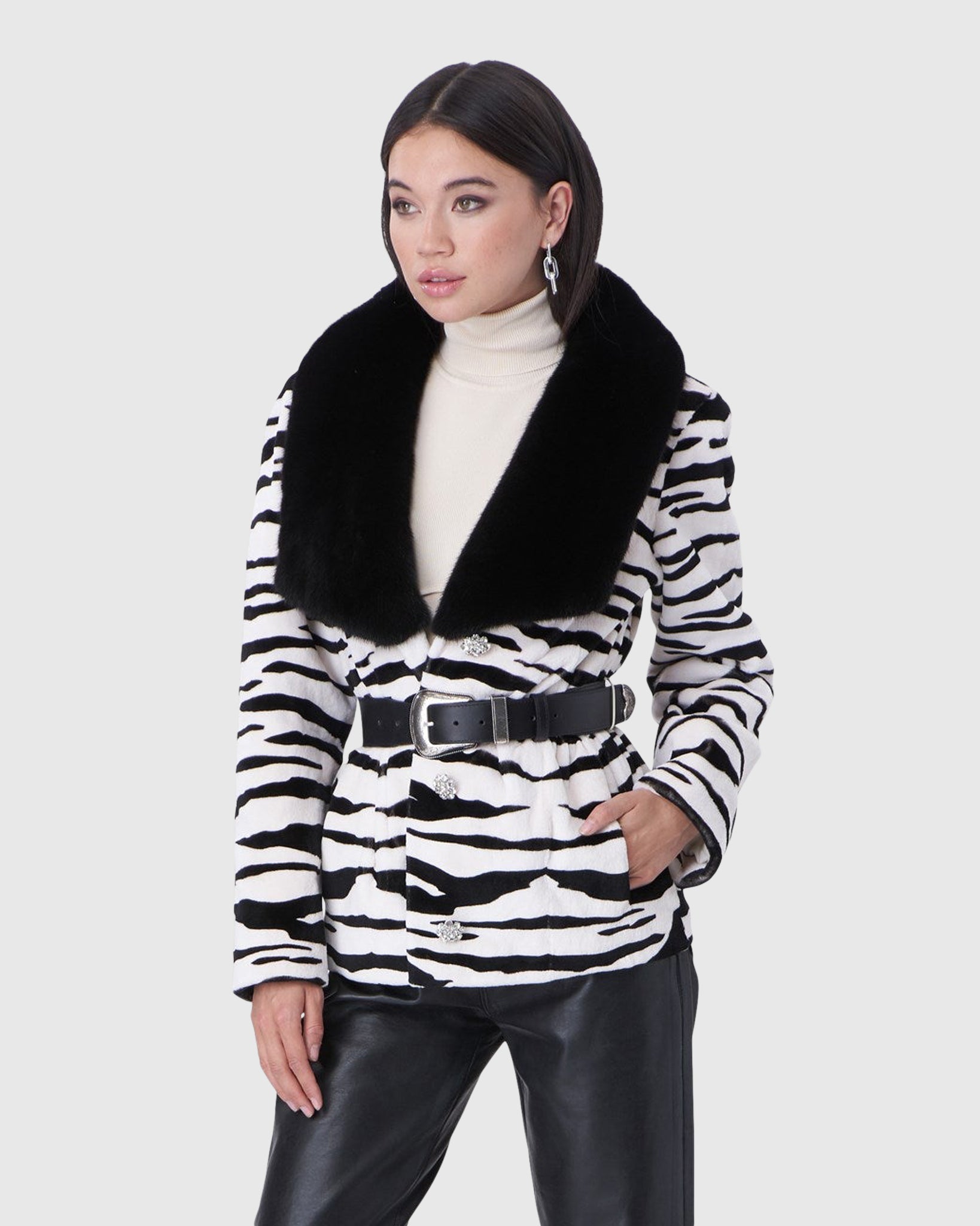 #Color_CRYSTAL BEIGE TGR PRINT