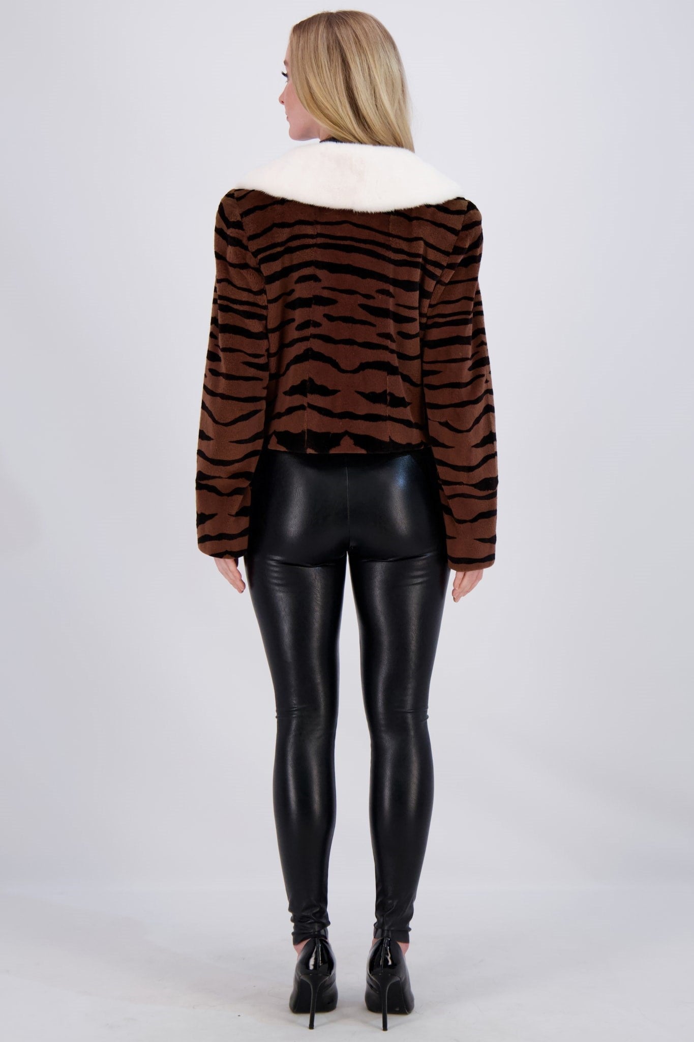 #Color_BROWN TGR PRINT